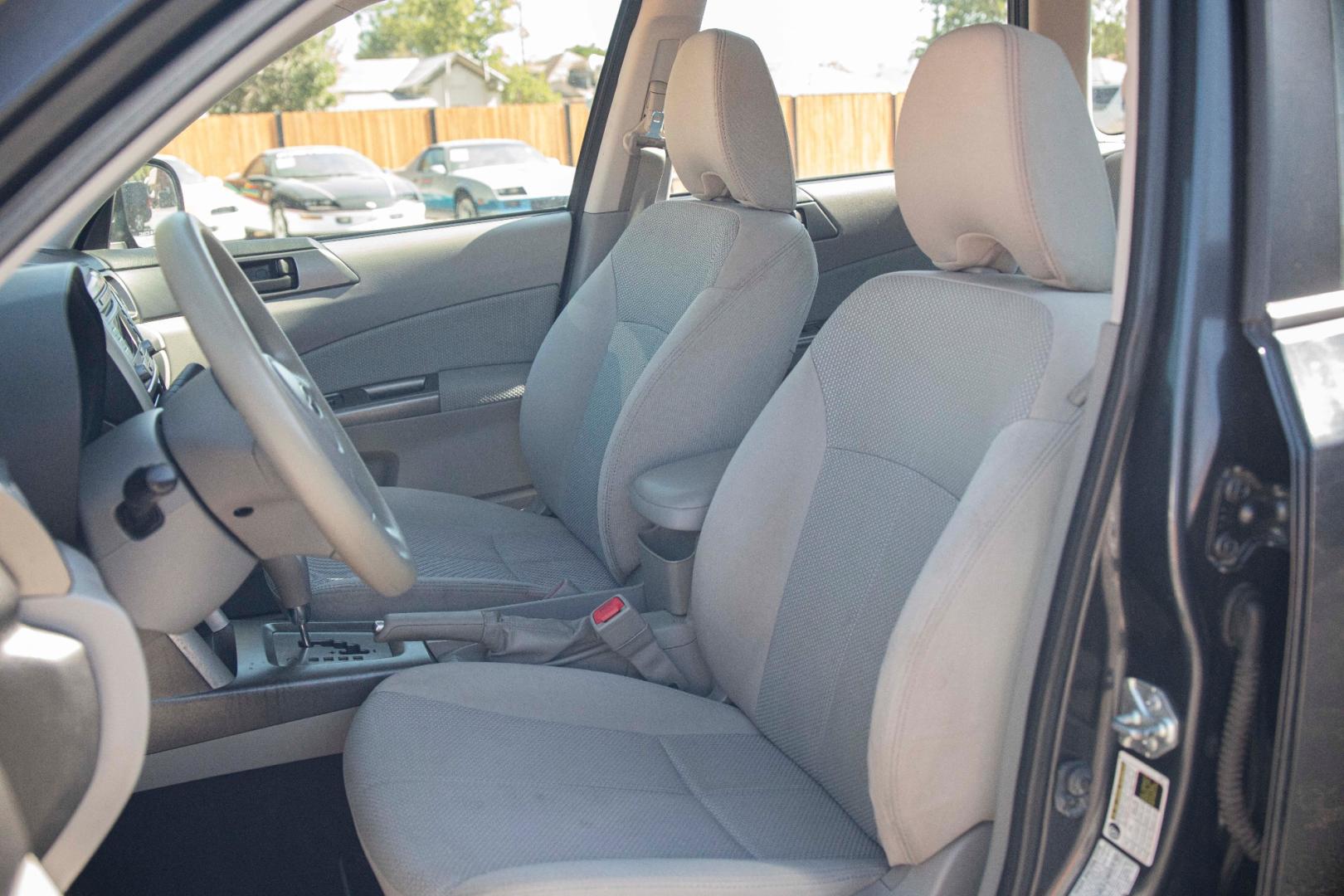 2012 GRAY SUBARU FORESTER 2.5X (JF2SHABC1CH) with an 2.5L H4 SOHC 16V engine, 4-SPEED AUTOMATIC transmission, located at 420 E. Kingsbury St., Seguin, TX, 78155, (830) 401-0495, 29.581060, -97.961647 - Photo#18